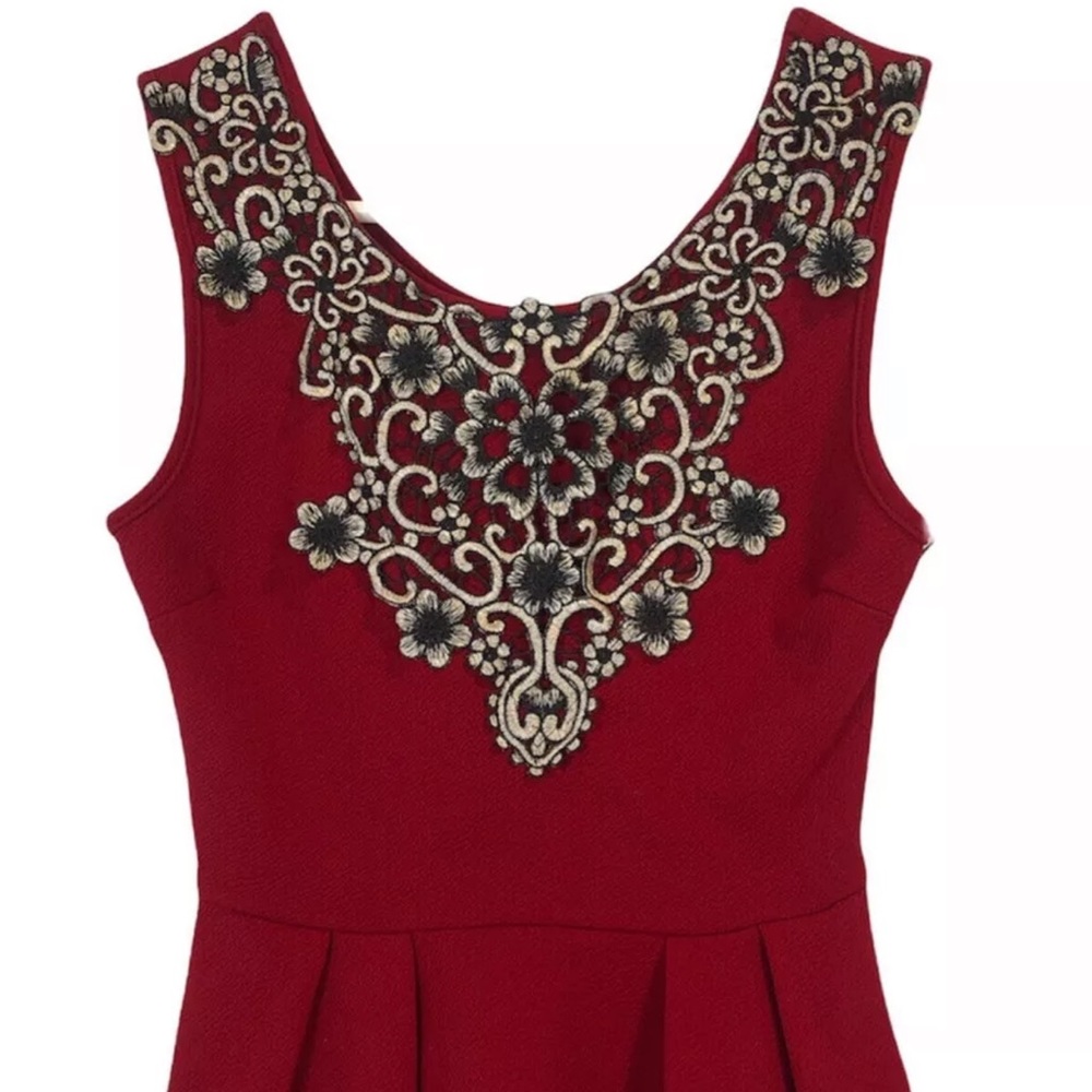 Janice Red Sleeveless  Front Lace Design Blouse Women Made In USA X - Small